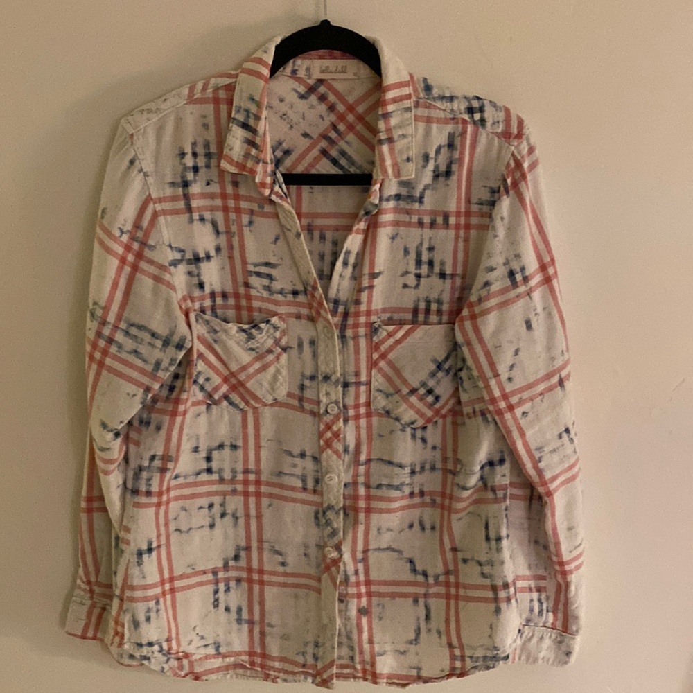 bella dahl button front shirt in excellent. Beautiful 4th of July colors.Medium.